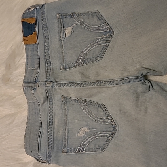 Distressed Jean's - Picture 4 of 5